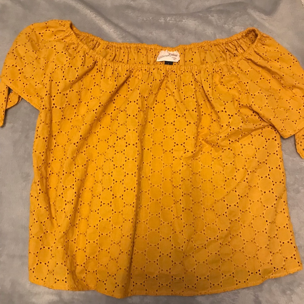 Off the shoulder short sleeve shirt